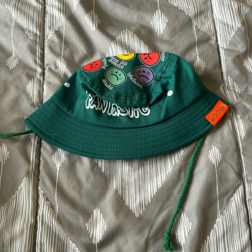 Bucket hat